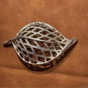Vintage Sarah Coventry Silver Tone Leaf Brooch